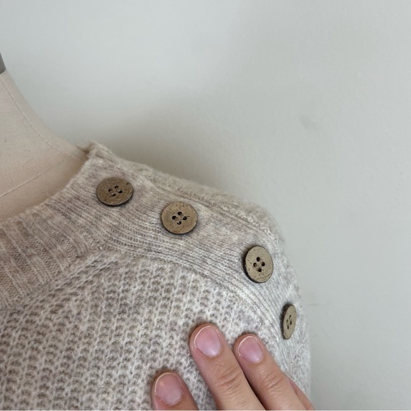Vince Camuto Cream Tan Button Accent Knit Long Sleeve Sweater Women XS - Picture 4 of 7